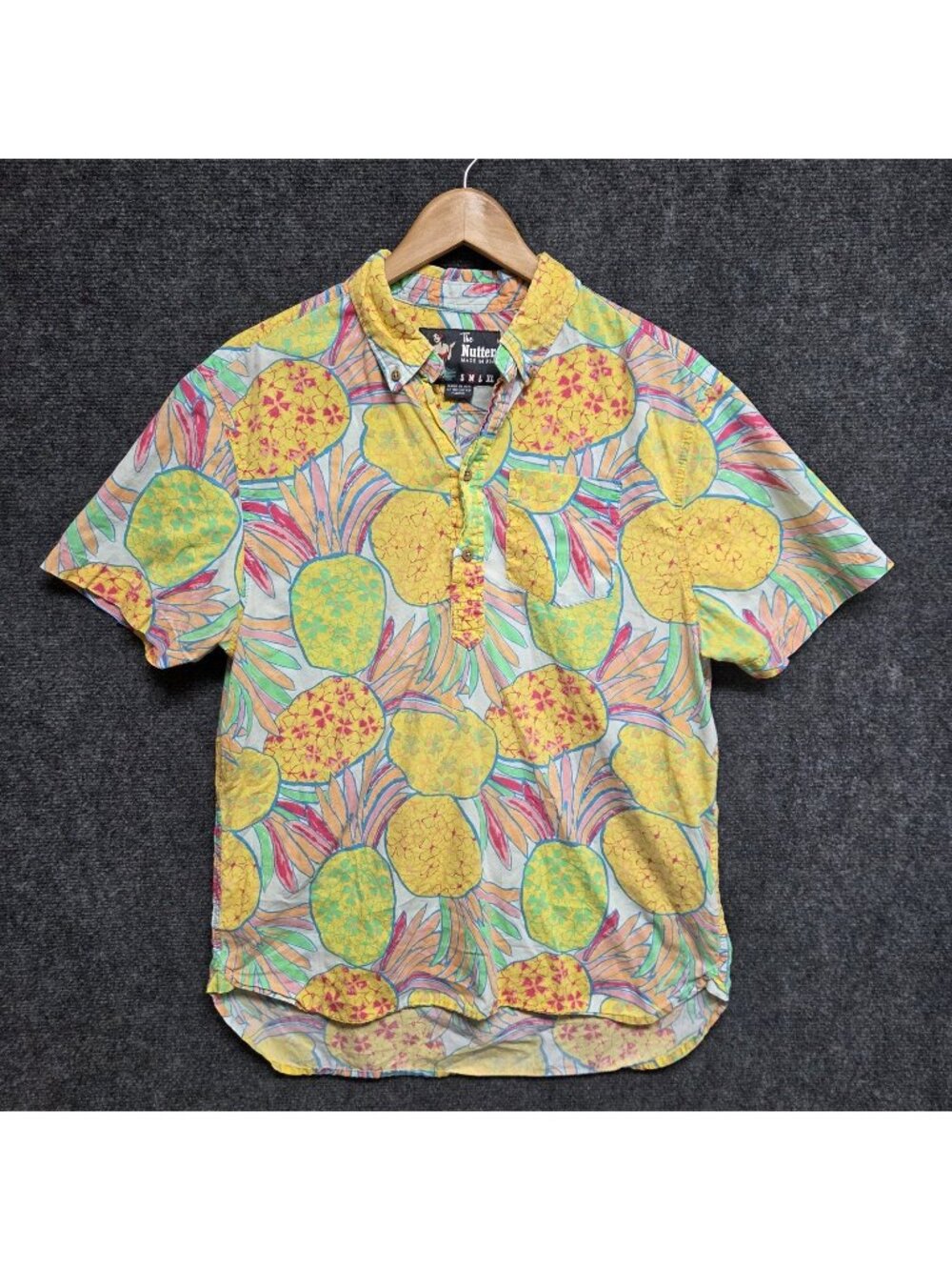 Chubbies The Nutter Shirt Mens Medium Hawaiian Pineapple Popover Casual